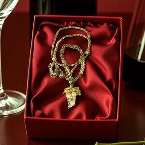 Grapes 🍇, pearls & cubic zirconia necklace in gold tone finish 🤍